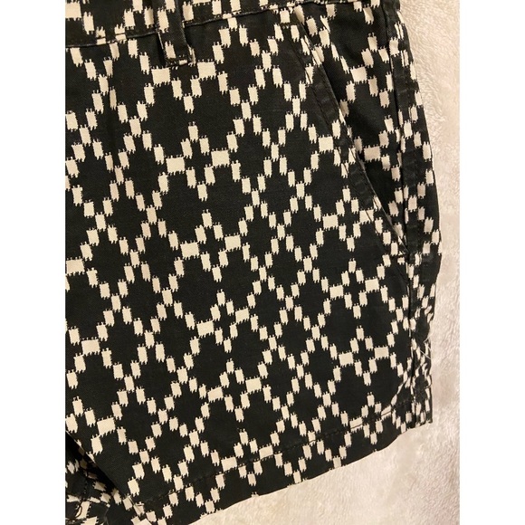 GAP Black and White Shorts, Size 00 - Picture 6 of 7